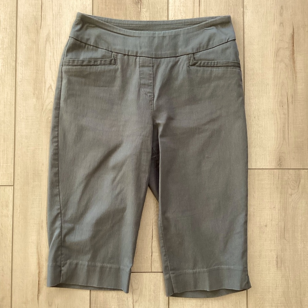 Woman’s Westbound Park Avenue Fit Skimmer Shorts Olive Green Size 6